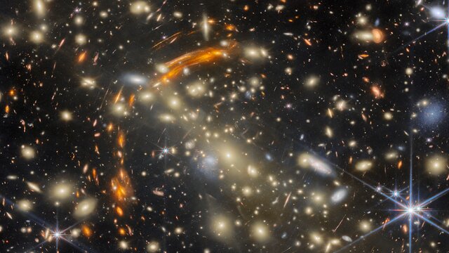 James Webb Space Telescope Captures Cosmic Magnifying Glass