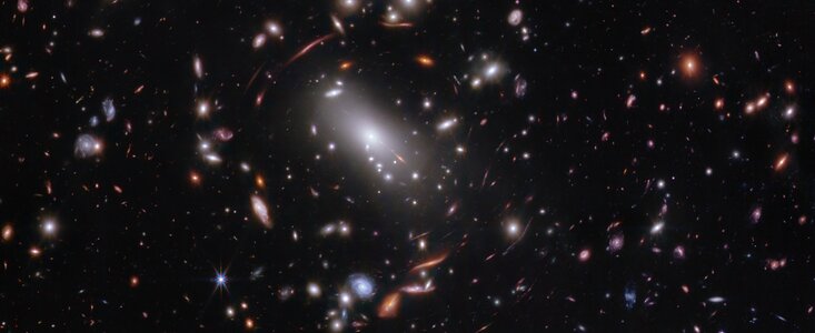 Galaxy cluster MACS J1423 (NIRCam image)